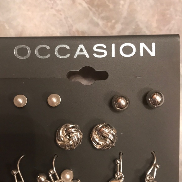 NWT. Occasion  Earring Set - Picture 2 of 4